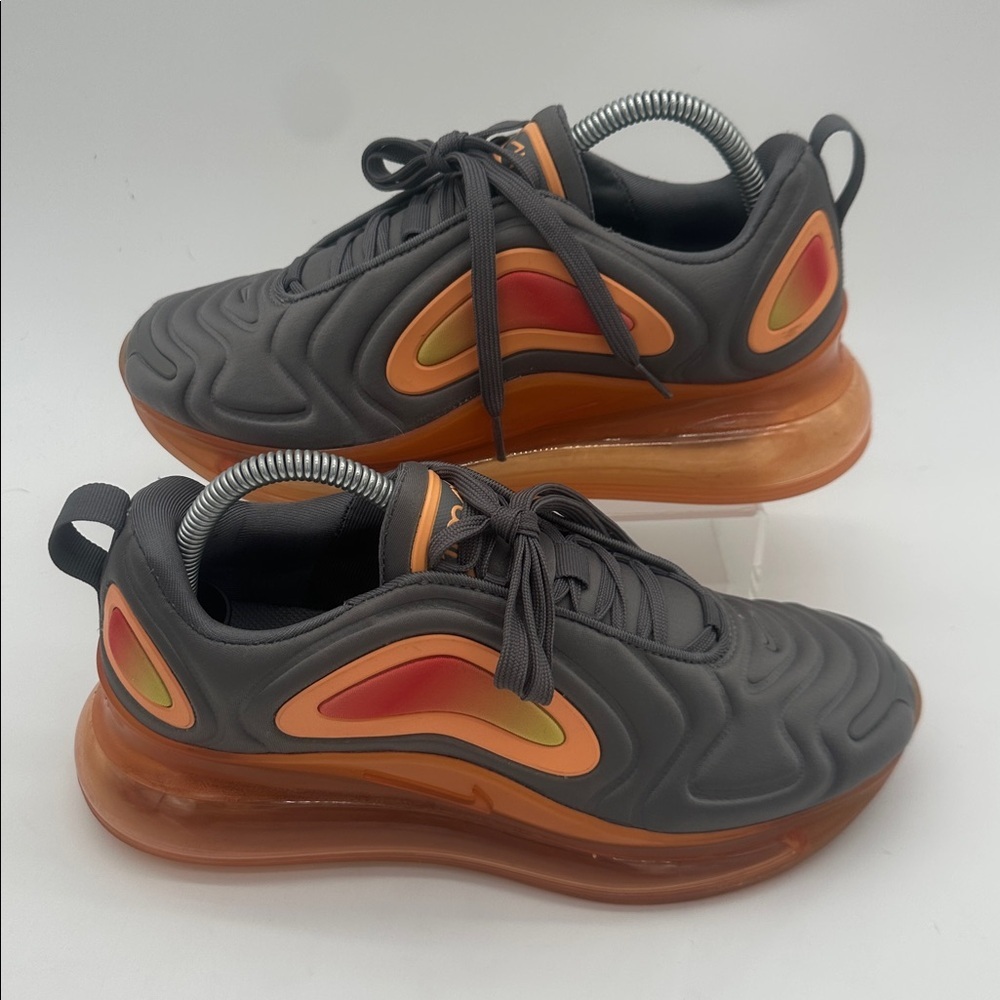 Nike Air Max 720 Gunsmoke-Fuel Orange AQ3196 004 Boys Size 6.5 / Women’s 8.0